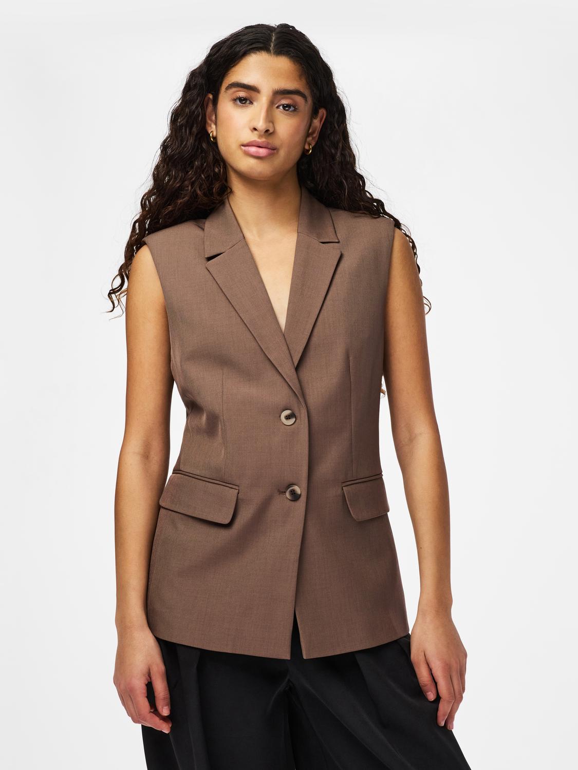model_shot-front
